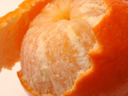 剥开皮的橘子高清图片