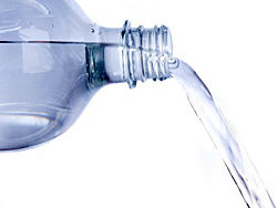 瓶子中对流的水高清图片