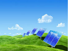 蓝天草原太阳能电池板高清图片