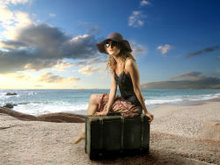 海边旅行的女子高清图片-2