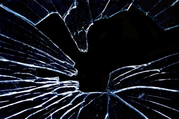 破碎的玻璃高清图片4-背景图片-素彩网