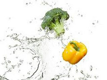 清澈水滴喷溅蔬菜高清图片3