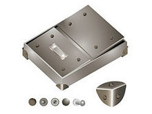 质感金属钢铁折盒与小配件矢量图