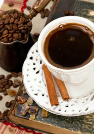 咖啡豆与黑咖啡图片