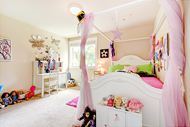 温馨粉色系卧室装修图片