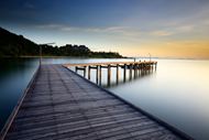 宁静的海边木桥风景图片