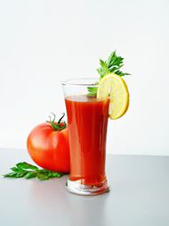 红色番茄汁图片