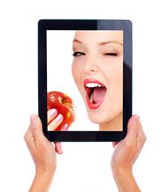 ipad屏幕美女吃苹果图片