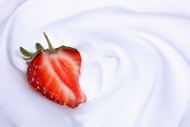 高清牛奶草莓图片
