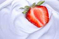 高清鲜奶草莓图片