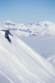 高清雪山滑雪图片