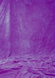 紫色荧光纸褶皱背景图片