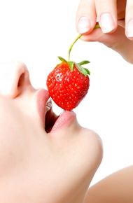 高清草莓美女图片