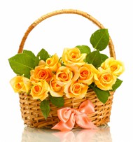 一篮子黄色玫瑰花图片