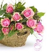 一篮子粉色玫瑰花图片