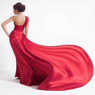红色丝绸裙性感美女图片