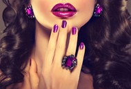 紫色唇妆美甲图片