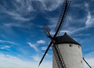 蓝天白云荷兰风车图片