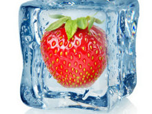 冰块草莓高清图片