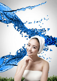 水滴与美容女人广告PSD素材