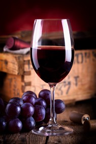 红葡萄与葡萄酒图片