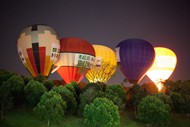 飞翔热气球图片