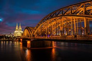 莱茵河畔夜景图片