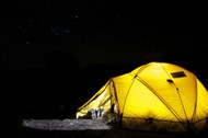 黄色露营帐篷图片