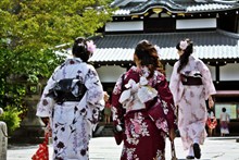 日本街头和服少女精美图片