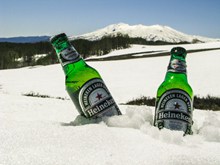 雪地啤酒广告图片素材