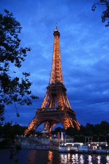 法国巴黎铁塔夜景高清图片