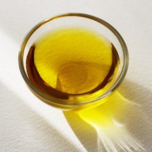黄色透明橄榄油精美图片