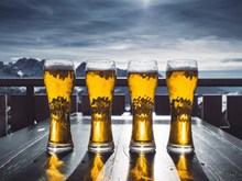 四杯啤酒精美图片
