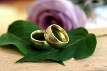 黄金结婚戒指高清图片