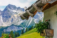 阿尔卑斯山下风景图片素材