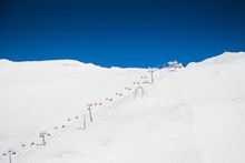 雪山电缆图片素材