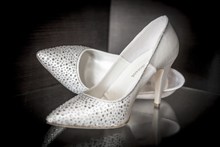 白色系新娘婚鞋高清图片