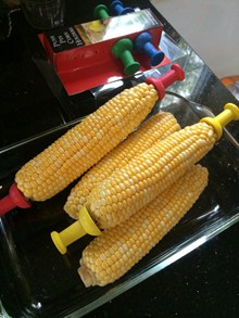 新鲜玉米棒图片
