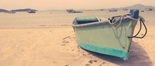 复古非主流沙滩渔船高清图片