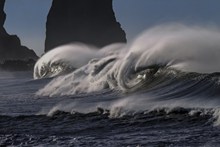 大海巨浪翻滚高清图