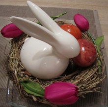 复活节陶瓷小白兔高清图片