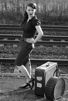 日本美女铁路黑白写真图片大全