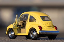 黄色玩具小汽车精美图片
