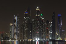 迪拜摩天大楼灯光夜景图片素材