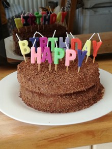 巧克力双层生日蛋糕图片素材