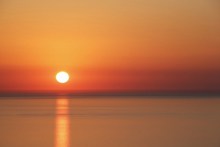 海上唯美夕阳图片