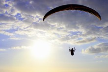 高空极限跳伞图片素材