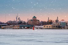 芬兰下雪的城市图片下载