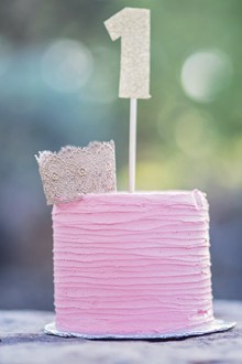 粉色多层生日蛋糕高清图
