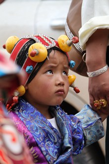 西藏民族小女孩图片素材